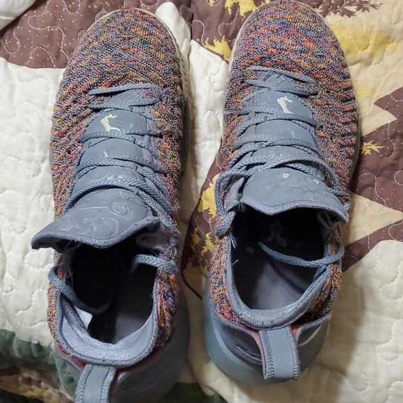 Nike lebron 16's size 12 - 75$ or best offer - Picture 1 of 4